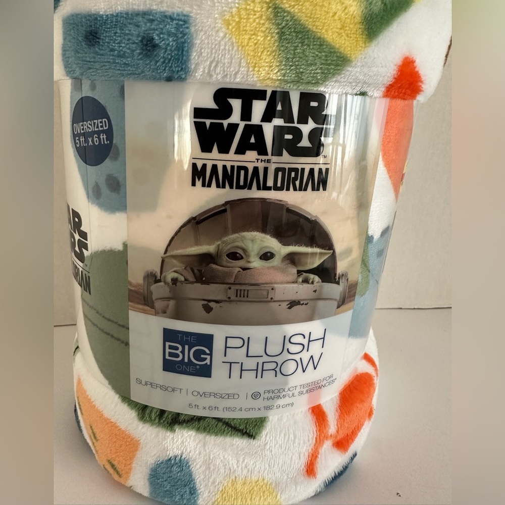 NWT Star Wars The Mandalorian Big One Plush Oversized Throw Blanket 6’x6’ Gift - Picture 3 of 4